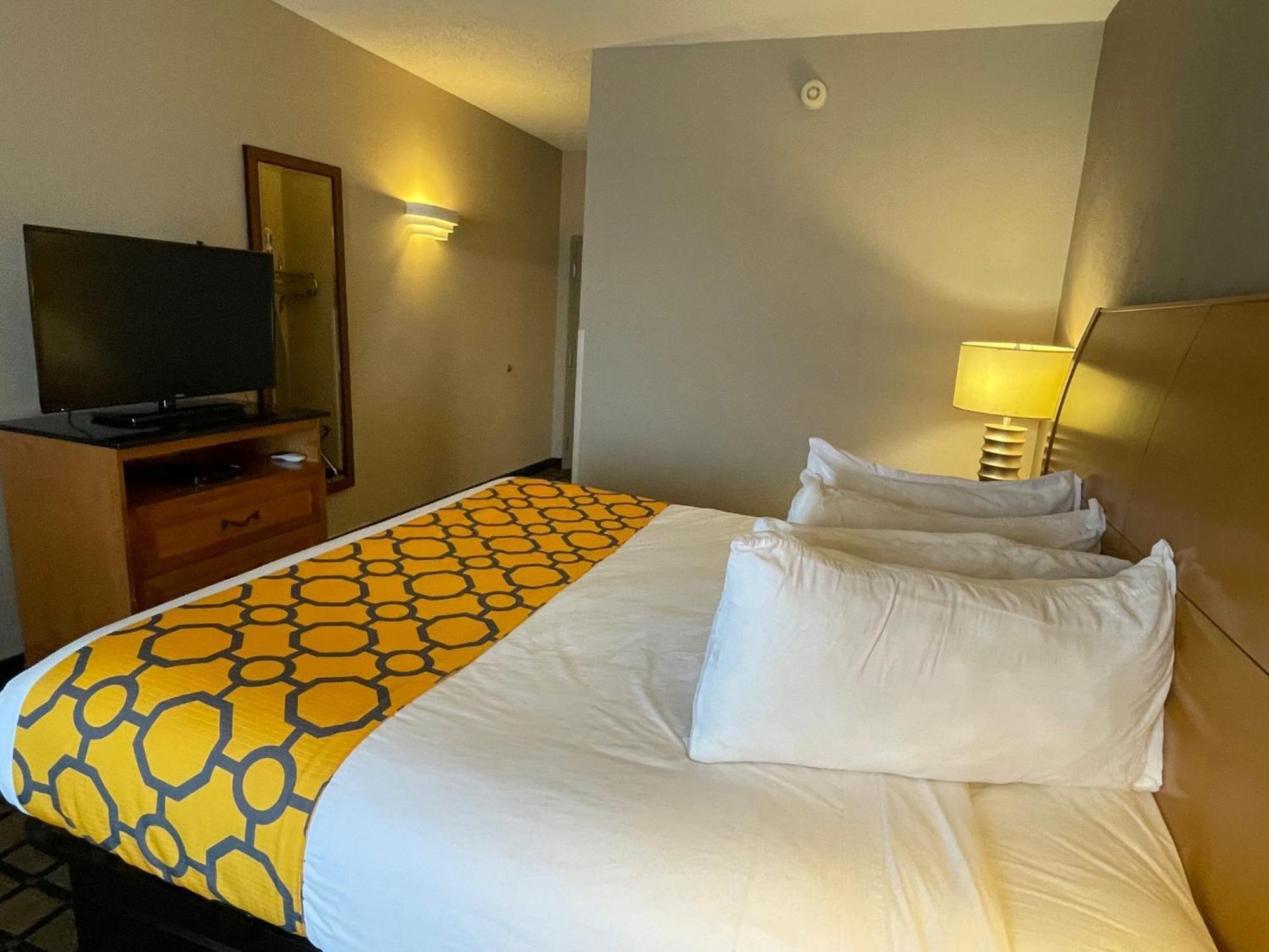 Baymont By Wyndham West Plains Hotel Екстериор снимка