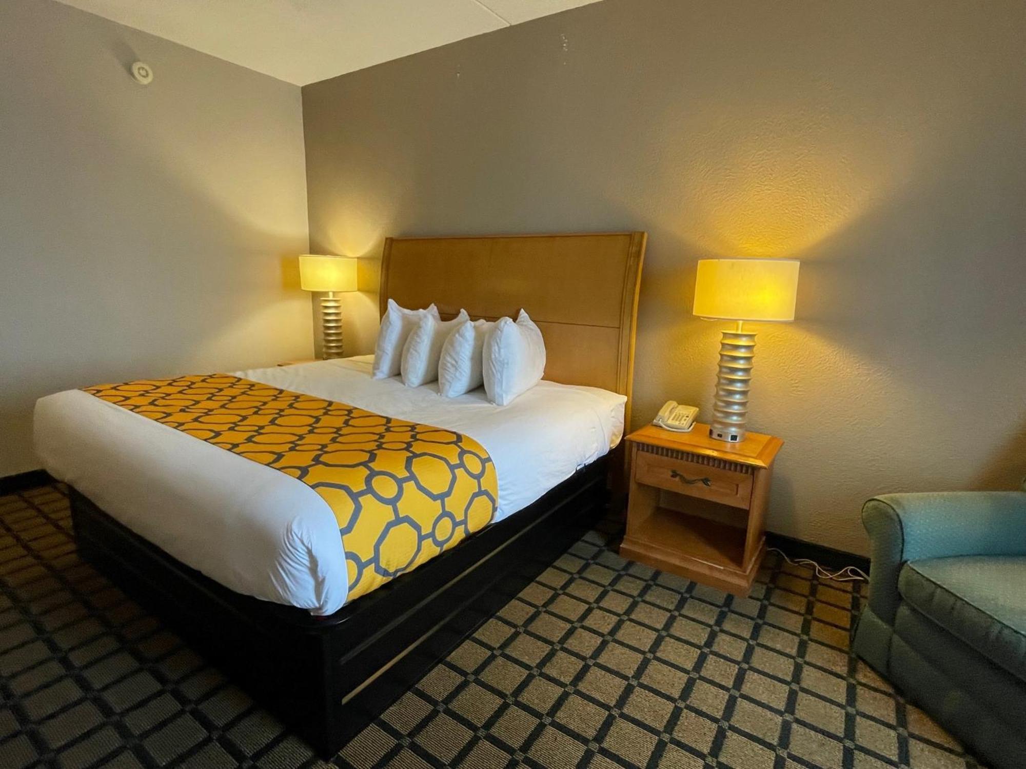Baymont By Wyndham West Plains Hotel Екстериор снимка