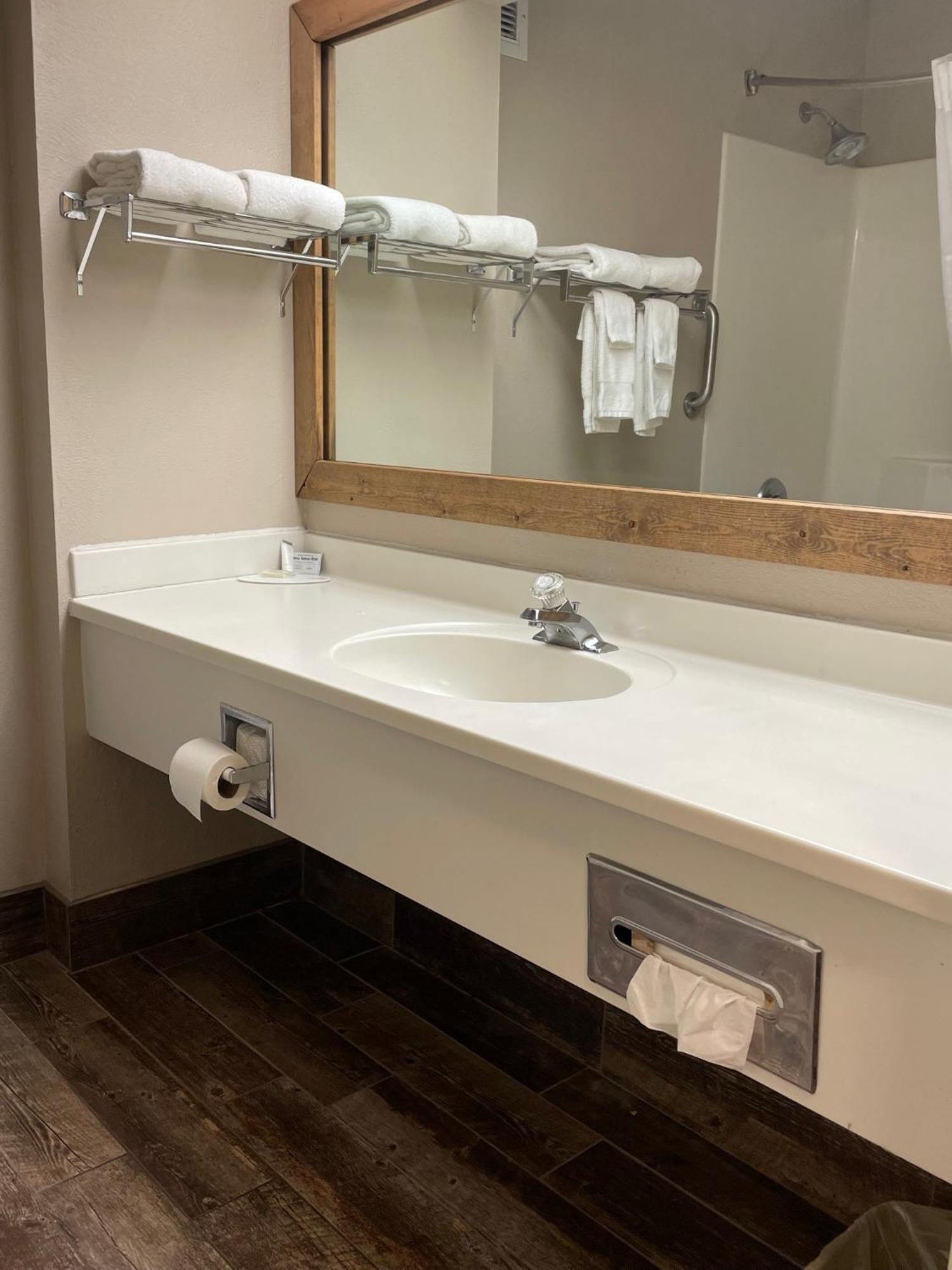 Baymont By Wyndham West Plains Hotel Екстериор снимка
