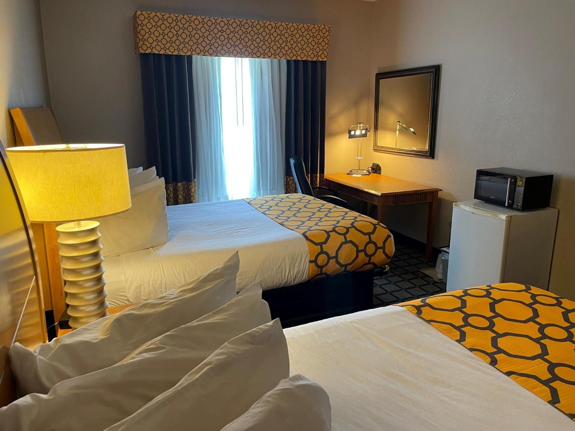 Baymont By Wyndham West Plains Hotel Екстериор снимка