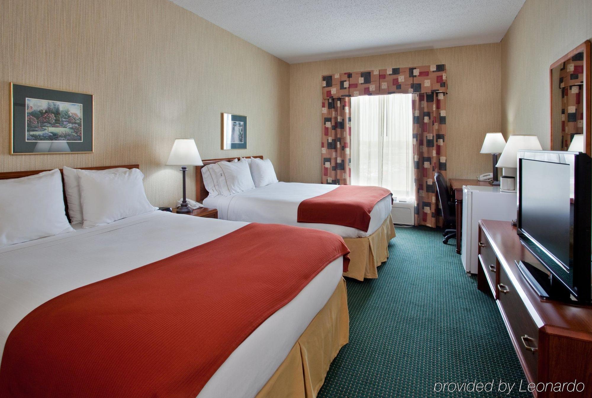 Baymont By Wyndham West Plains Hotel Стая снимка