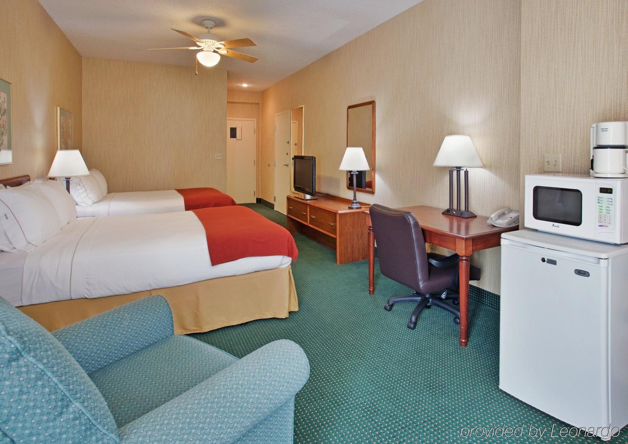 Baymont By Wyndham West Plains Hotel Стая снимка